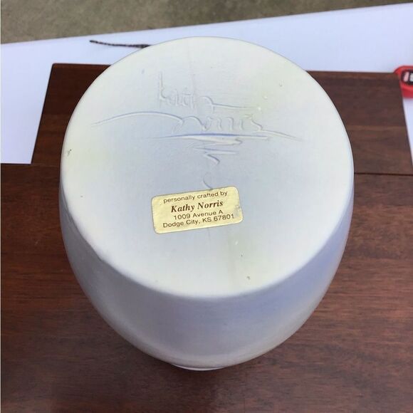 Kathy Norris Signed Floral Pottery Vase - Picture 5 of 8